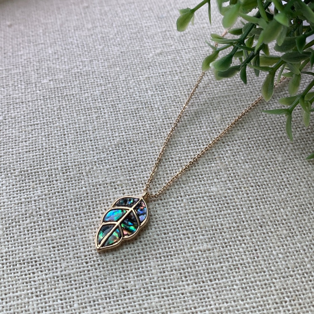 NEW Fashion leaf pendent necklace